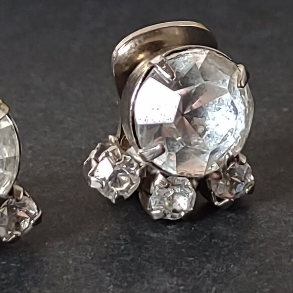 Nice Vintage Clear Rhinestone Clip On Earrings - Picture 4 of 10